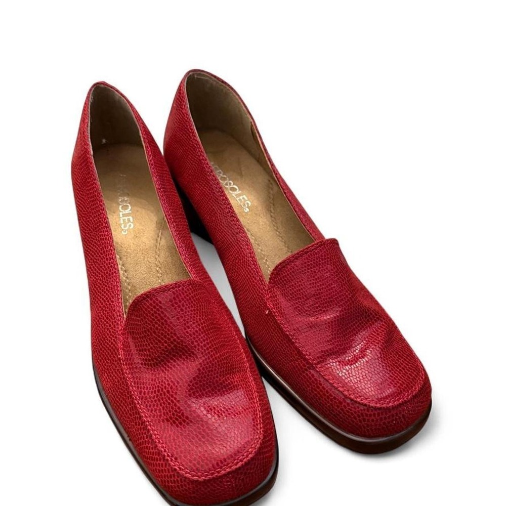 Aerosoles Womens Red Snakeskin Textured Wedge Loafers Size 7.5 Slip On Shoes